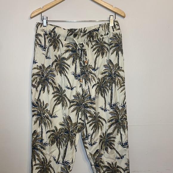 Soft Surroundings Women’s Tropical/Palm Tree Resort Pants Cream/Green L - Picture 3 of 6